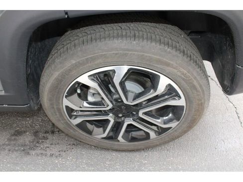 Used 2023 Jeep Compass Limited image 9