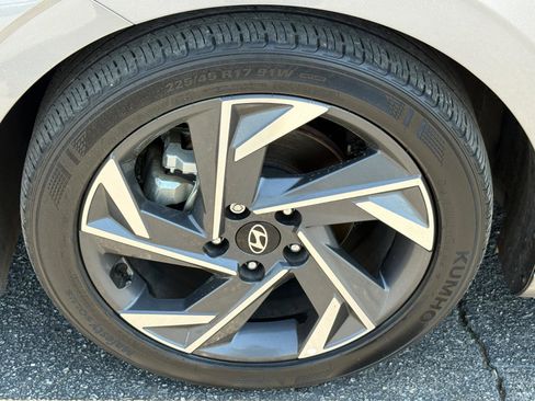 Used 2024 Hyundai Elantra SEL w/ Convenience Package image 12