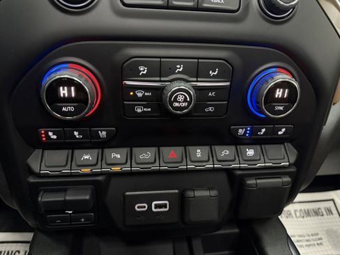 Used 2022 Chevrolet Silverado 1500 High Country w/ Technology Package image 24