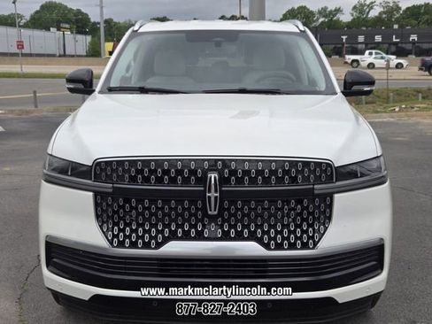 New 2026 Lincoln Navigator Premiere AWD/4WD image 14