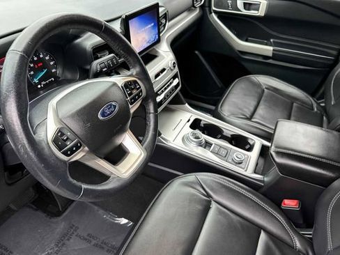 Certified 2023 Ford Explorer XLT w/ Equipment Group 202A image 4