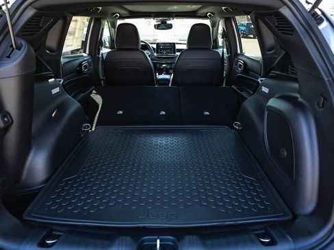 New 2025 Jeep Compass Latitude w/ Sun & Sound Group image 31