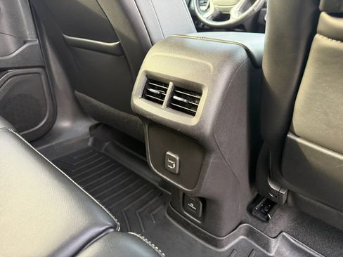 Used 2022 GMC Terrain SLT image 29