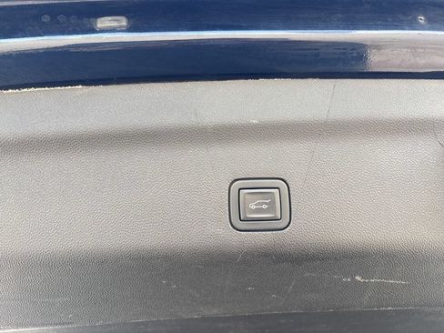 Used 2023 Chevrolet Suburban Premier AWD/4WD image 15