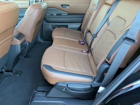 New 2025 Nissan Pathfinder Platinum w/ Cargo Package image 28