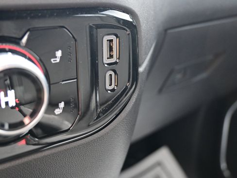 Used 2024 GMC Sierra 1500 Elevation image 28