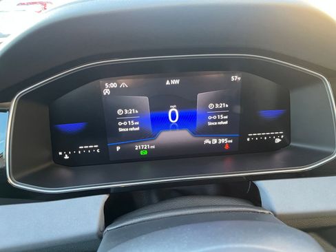 Used 2025 Volkswagen Jetta SE image 42