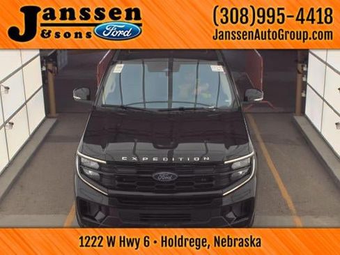 Used 2025 Ford Expedition Max Active AWD/4WD image 2