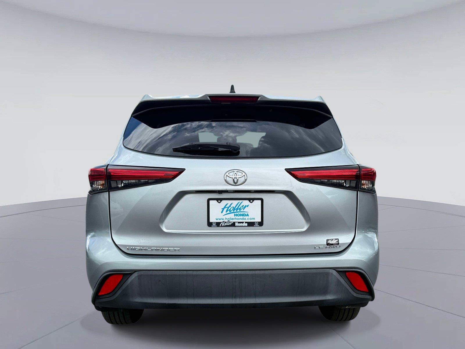 Used 2023 Toyota Highlander LE AWD/4WD image 5