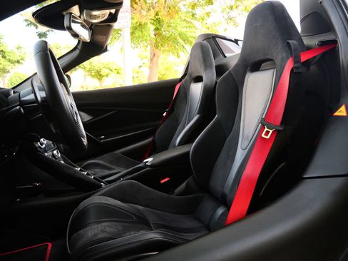 Used 2019 McLaren 720S Performance RWD image 29