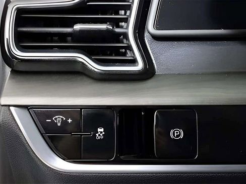 Certified 2025 Kia Sportage X-Line AWD/4WD image 17