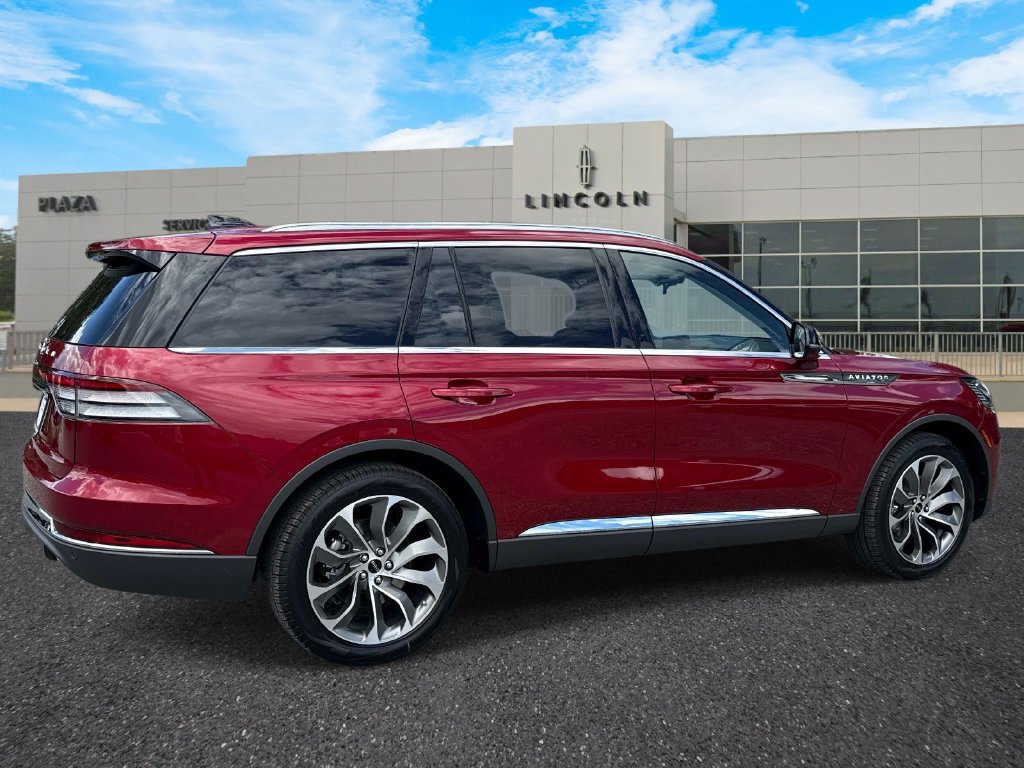 New 2027 Lincoln Aviator 2WD image 3