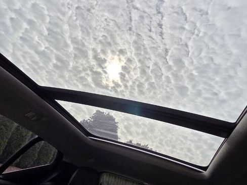 Used 2020 Volvo XC40 T5 Momentum w/ Protection Package Premier image 12