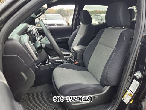 Used 2021 Toyota Tacoma TRD Off-Road image 9