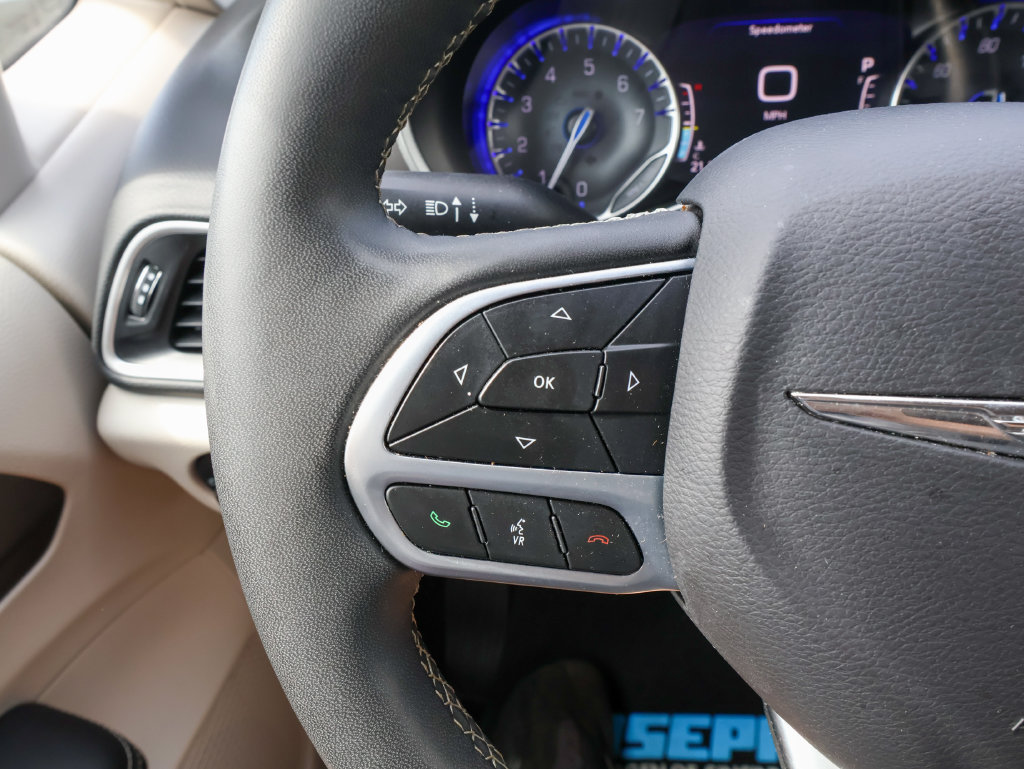 Used 2024 Chrysler Pacifica Touring-L FWD image 25