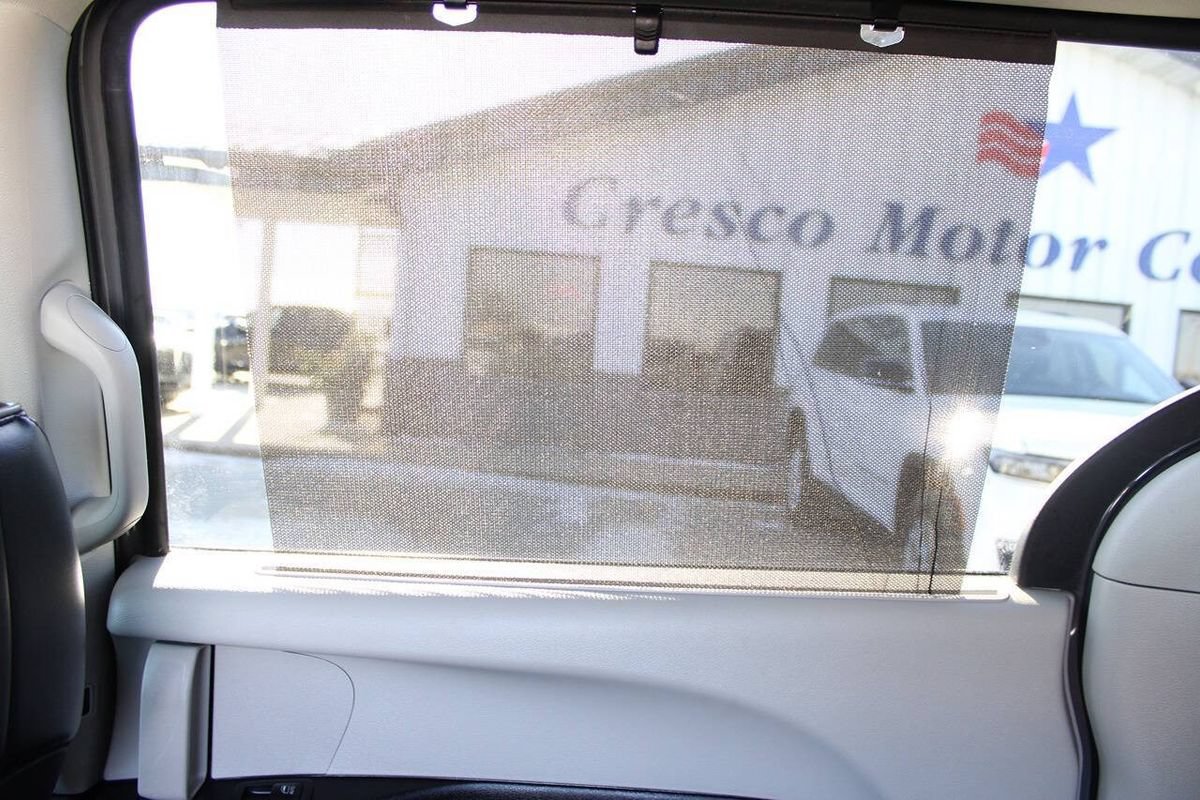 Used 2023 Chrysler Pacifica Limited FWD image 13