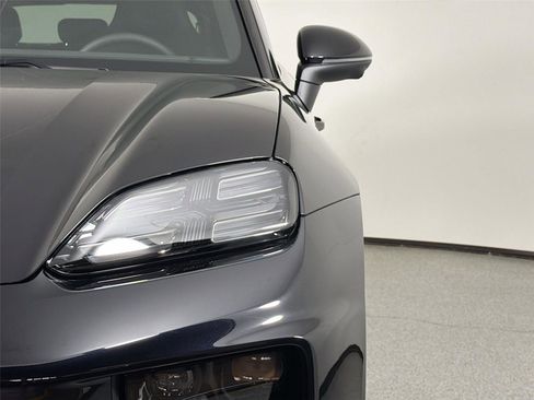 Used 2026 Porsche Macan 4 Electric AWD/4WD image 15