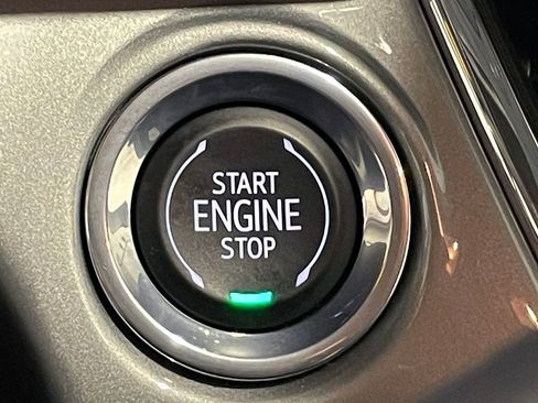 Used 2025 Chevrolet Trax LT FWD image 27