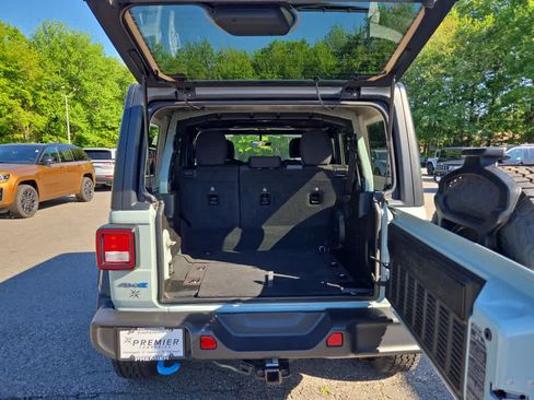 Used 2023 Jeep Wrangler Unlimited w/ Cold Weather Group AWD/4WD image 33