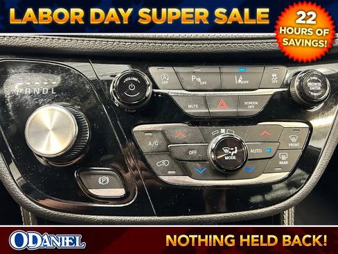 Used 2025 Chrysler Pacifica Limited FWD image 20