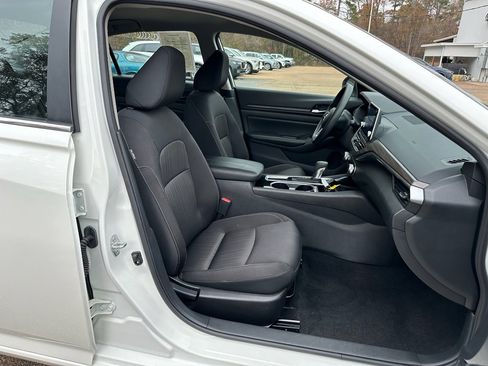 Used 2024 Nissan Altima 2.5 SV image 21