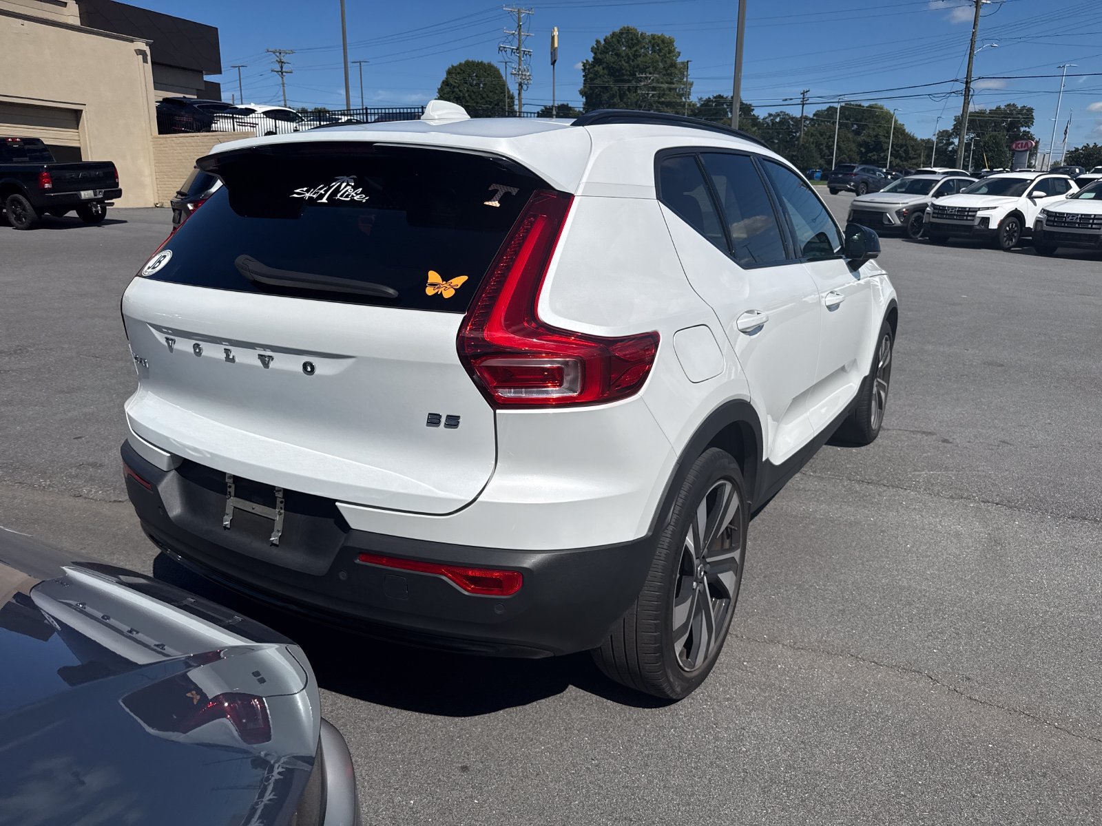 Used 2023 Volvo XC40 B5 Plus w/ Protection Package Premier AWD/4WD image 8