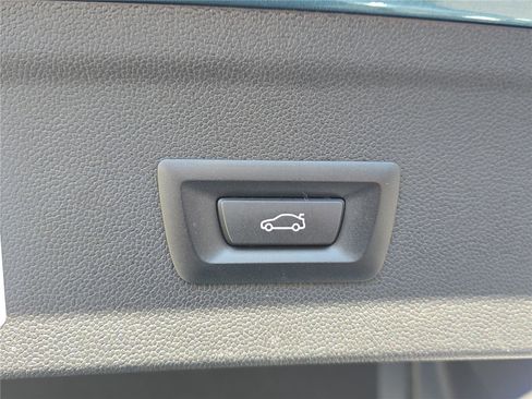 Used 2023 BMW iX xDrive50 w/ Premium Package image 9