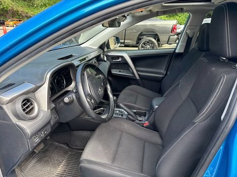 Used 2017 Toyota RAV4 XLE AWD/4WD image 14