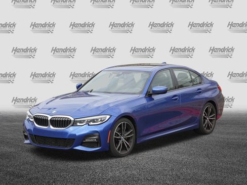 Certified 2022 BMW 330i Sedan w/ M Sport Package image 5