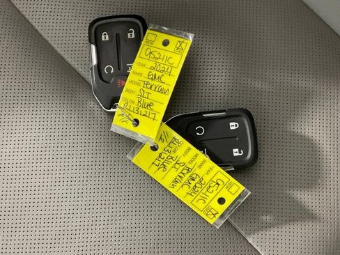 Used 2024 GMC Terrain SLT w/ LPO, Floor Liner Package AWD/4WD image 47