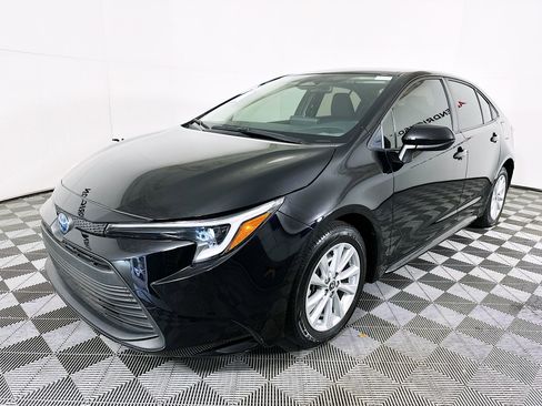 Used 2023 Toyota Corolla LE image 7