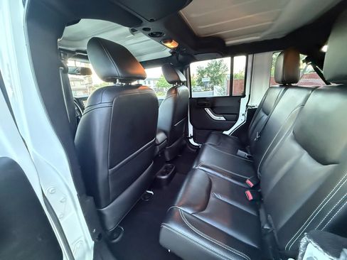 Used 2015 Jeep Wrangler Unlimited Sahara w/ Connectivity Group AWD/4WD image 13
