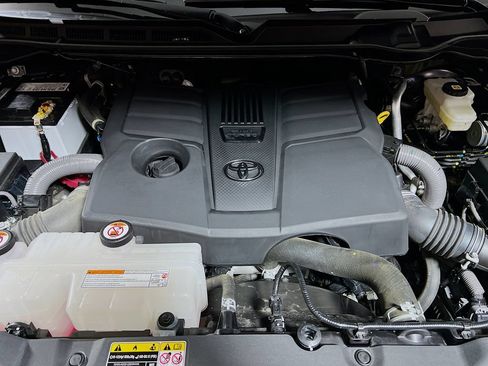 Used 2024 Toyota Tundra Limited AWD/4WD image 23