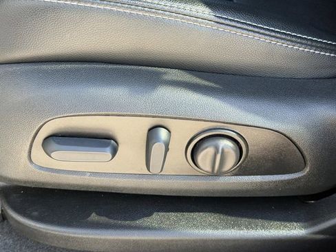 Used 2024 GMC Terrain SLT image 25