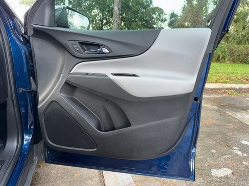 Used 2022 Chevrolet Equinox LS w/ LPO, Chrome Package FWD image 22