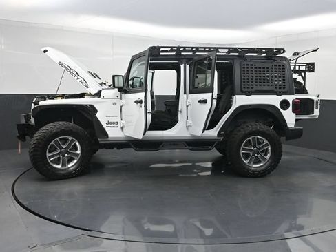 Used 2018 Jeep Wrangler Unlimited Sahara AWD/4WD image 40