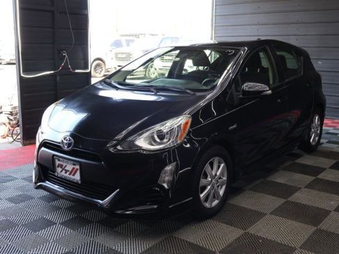 Used 2017 Toyota Prius C Two image 3