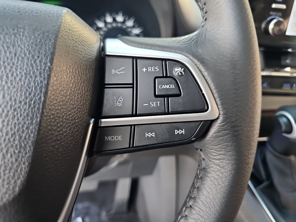 Used 2024 Toyota Sienna XLE w/ XLE Plus Package FWD image 12
