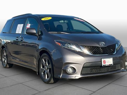 Certified 2017 Toyota Sienna SE Premium FWD image 2