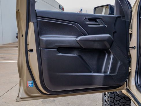 Used 2023 Chevrolet Colorado Trail Boss w/ Technology Package image 36