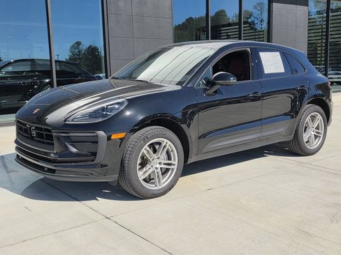 Used 2025 Porsche Macan image 1