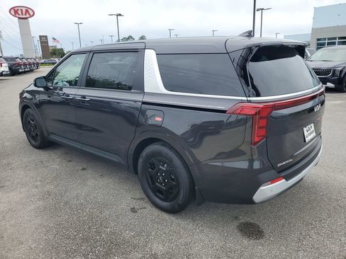 New 2026 Kia Carnival FWD image 3
