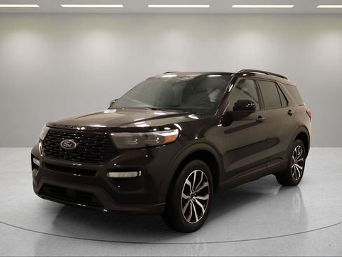 Used 2023 Ford Explorer ST-Line AWD/4WD image 4