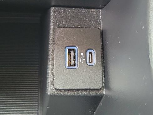 Used 2024 Ford Edge SE w/ Black Appearance Package AWD/4WD image 29
