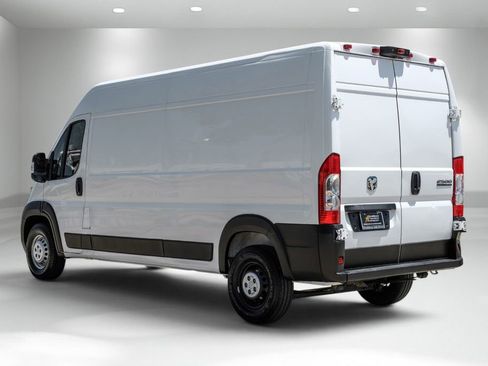 Used 2025 RAM ProMaster 2500 w/ Convenience Group FWD image 8