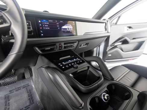 Certified 2026 Porsche Cayenne Coupe AWD/4WD image 28