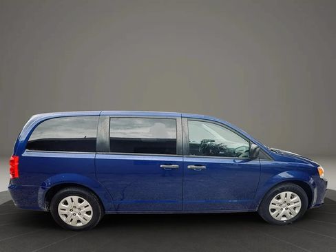 Used 2019 Dodge Grand Caravan SE w/ UConnect Hands-Free Group FWD image 6