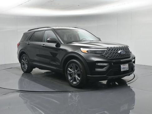 Used 2023 Ford Explorer XLT w/ Equipment Group 202A RWD image 60