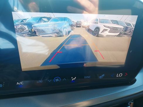 New 2027 Chevrolet Traverse LT FWD image 23