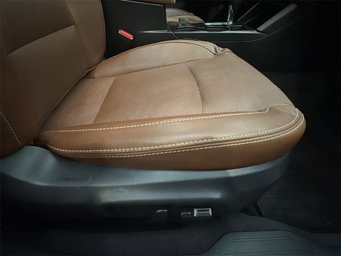 Used 2017 Subaru Outback 2.5i Touring image 17